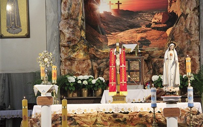 ▲	Uroczystości w Oławie odbyły się u progu maryjnego miesiąca i na kilkanaście dni przed liturgicznym wspomnieniem NMP Fatimskiej (13 maja).