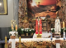 ▲	Uroczystości w Oławie odbyły się u progu maryjnego miesiąca i na kilkanaście dni przed liturgicznym wspomnieniem NMP Fatimskiej (13 maja).