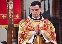 ▲	Z językiem polskim w liturgii Francesco nie ma problemu,  bo od 7 lat codziennie uczestniczy we Mszy św. po polsku.