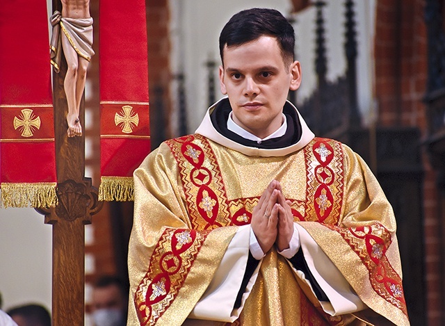 ▲	Z językiem polskim w liturgii Francesco nie ma problemu,  bo od 7 lat codziennie uczestniczy we Mszy św. po polsku.