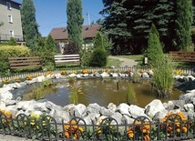 	U elżbietanek znalazło się również miejsce na oczko wodne.