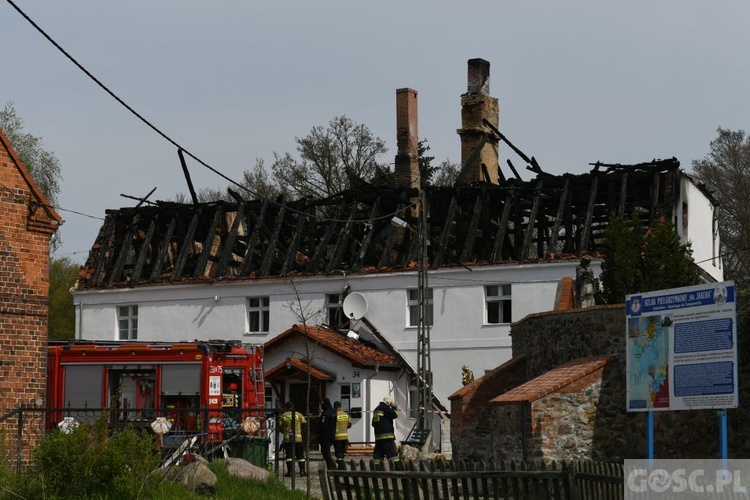 Pożar plebanii w Jakubowie już ugaszony