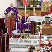 Msza św. pogrzebowa i podziękowanie za wytrwałą posługę.