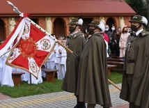 Poczet sztandarowy I Batalionu Czołgów im. płk. Józefa Koczwary z Żurawicy.