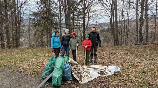 Akcja "Szlaki bez śmieci - niech Wisła świeci" 
