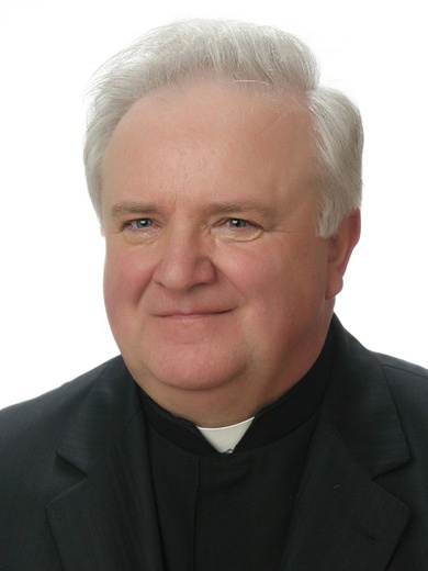 Ks. Adam Szponar.
