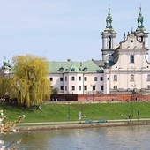 Kościół i klasztor na Skałce widziane od strony Wisły.