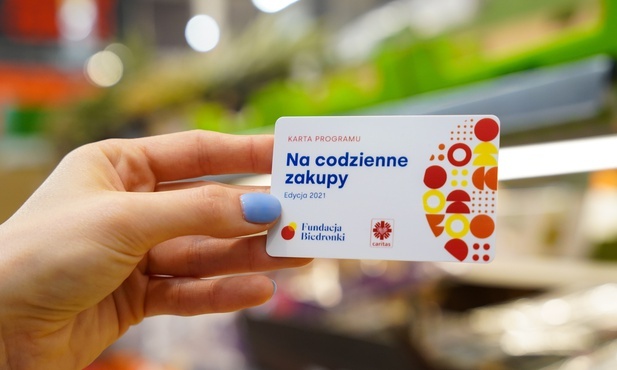 10 tys. potrzebujących seniorów z kartami na zakupy