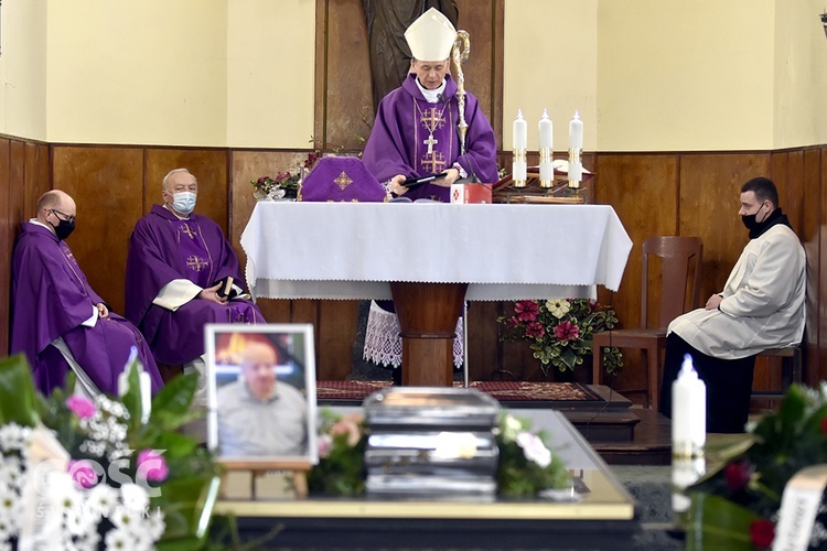 Pogrzeb Janusza Psiuka, wieloletniego zakrystianina świdnickiej katedry