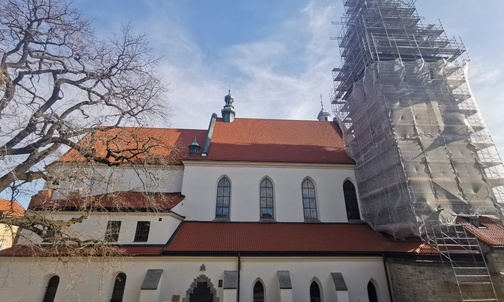 Na wieży sądeckiej bazyliki znaleziono kapsułę czasu
