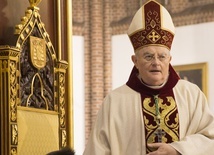 Abp Henryk Hoser znowu w szpitalu z powodu powikłań po COVID-19