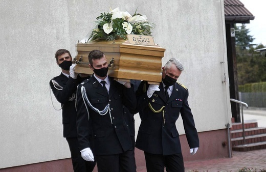 Ostatnie pożegnanie ks. prof. Józefa Kiedosa w Bierach