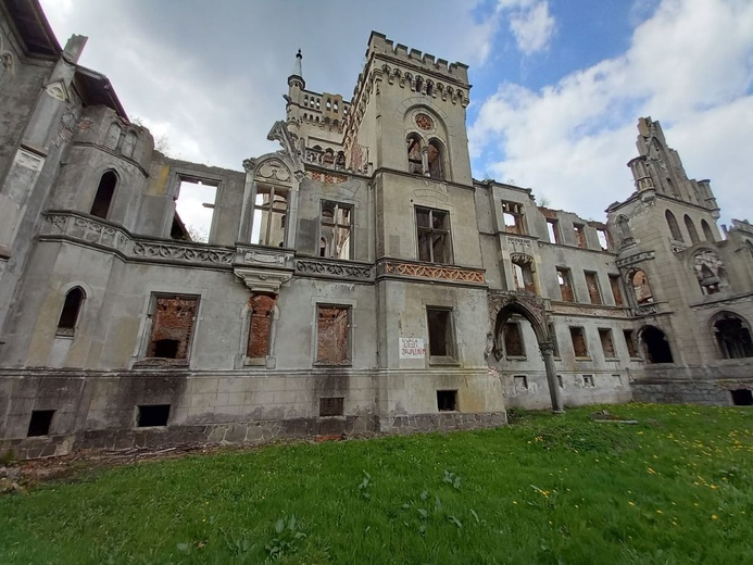 Pałac i park Schaffgotschów w Kopicach. Akcja sprzątania