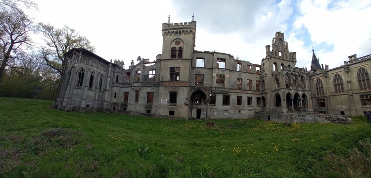 Pałac i park Schaffgotschów w Kopicach. Akcja sprzątania