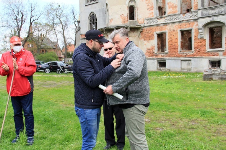 Pałac i park Schaffgotschów w Kopicach. Akcja sprzątania