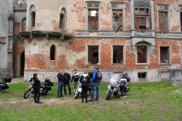 Pałac i park Schaffgotschów w Kopicach. Akcja sprzątania