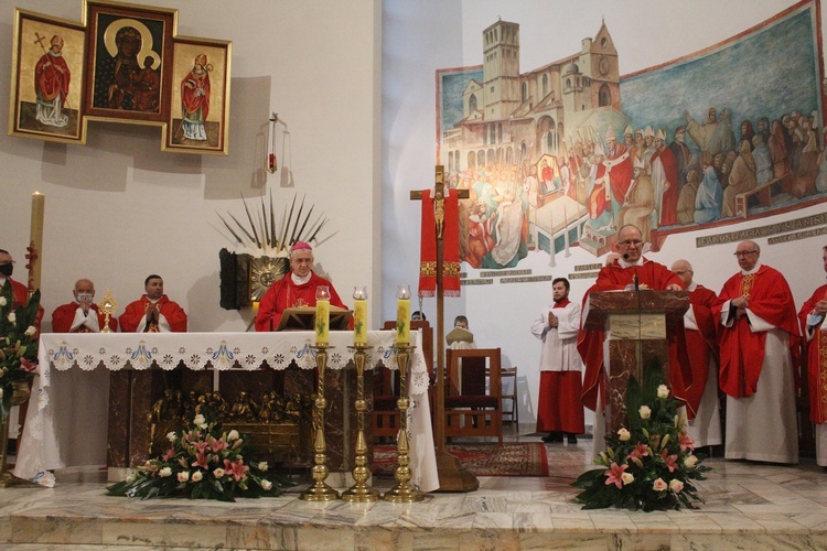 Uroczystościom odpustowym przewodniczył bp Mieczysław Cisło