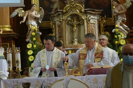 Ostatnie pożegnanie ks. prof. Józefa Kiedosa w Jaworzu - Msza św. dla kapłanów