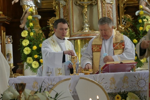 Ostatnie pożegnanie ks. prof. Józefa Kiedosa w Jaworzu - Msza św. dla kapłanów