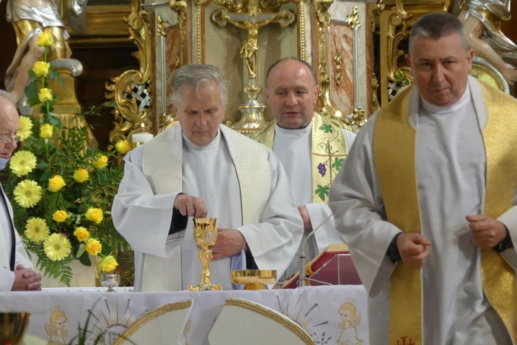 Ostatnie pożegnanie ks. prof. Józefa Kiedosa w Jaworzu - Msza św. dla kapłanów