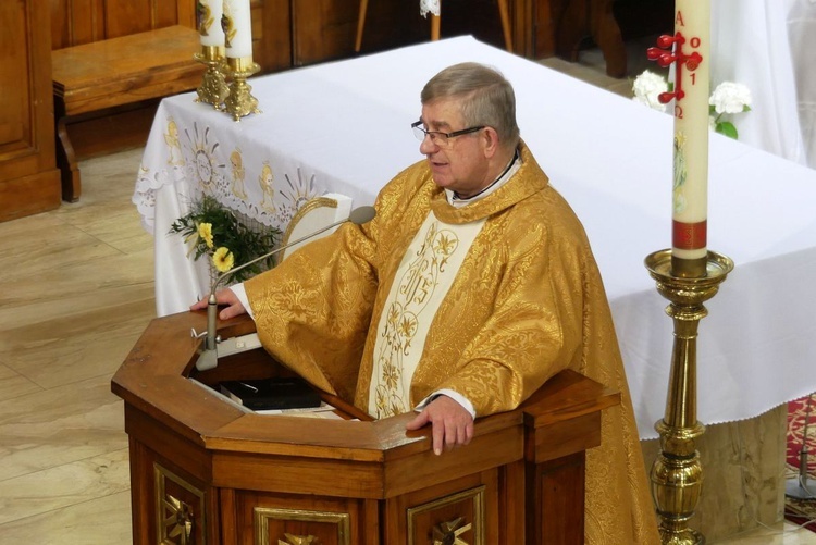 Ostatnie pożegnanie ks. prof. Józefa Kiedosa w Jaworzu - Msza św. dla kapłanów