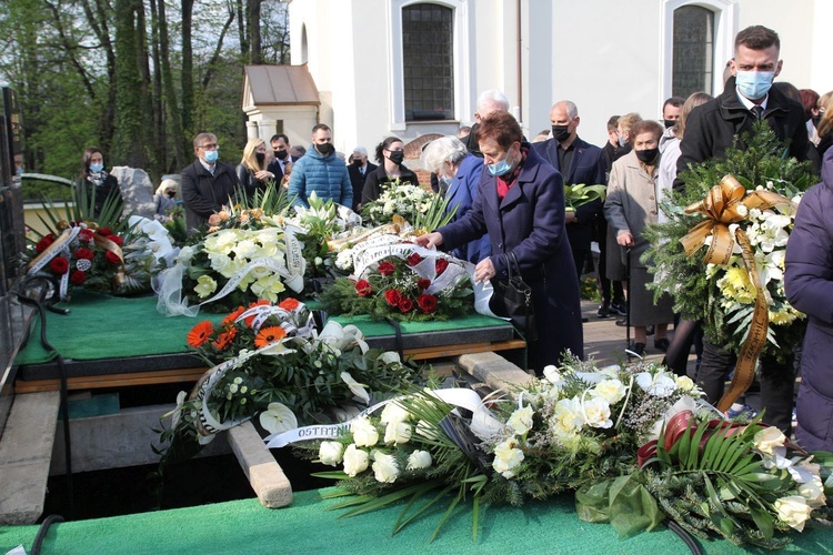 Ostatnie pożegnanie ks. prof. Józefa Kiedosa w Jaworzu - Msza św. pogrzebowa