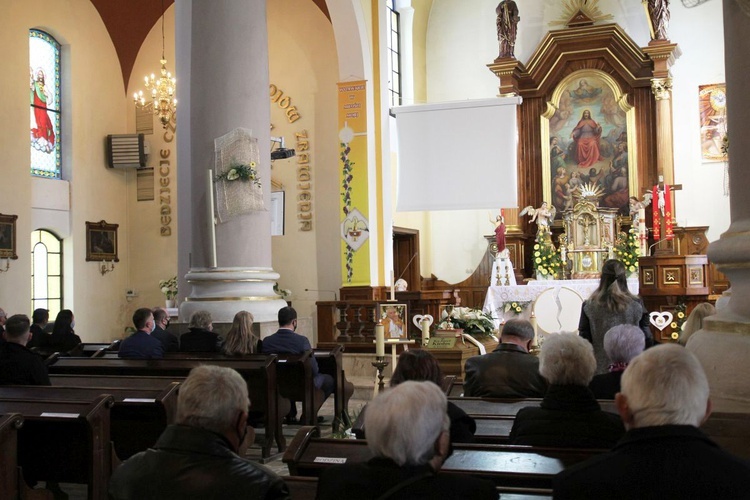 Ostatnie pożegnanie ks. prof. Józefa Kiedosa w Jaworzu - Msza św. pogrzebowa