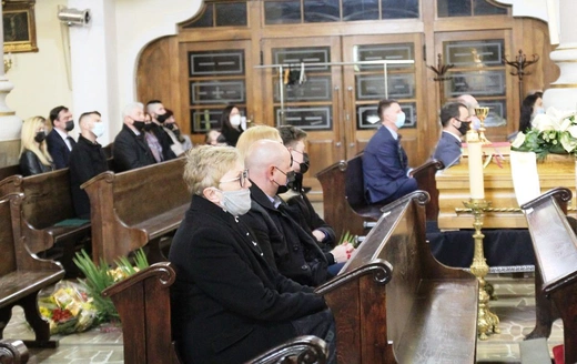 Ostatnie pożegnanie ks. prof. Józefa Kiedosa w Jaworzu - Msza św. pogrzebowa