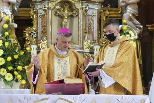 Ostatnie pożegnanie ks. prof. Józefa Kiedosa w Jaworzu - Msza św. pogrzebowa