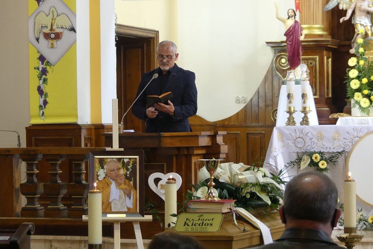 Ostatnie pożegnanie ks. prof. Józefa Kiedosa w Jaworzu - Msza św. pogrzebowa