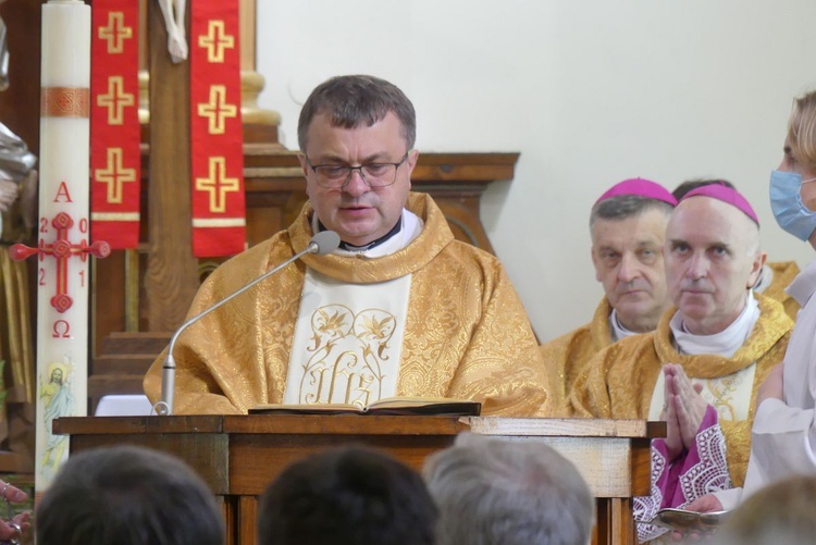 Ostatnie pożegnanie ks. prof. Józefa Kiedosa w Jaworzu - Msza św. pogrzebowa