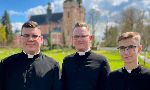 Przyszli diakoni proszą o modlitwę