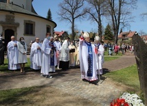 Nowy Wiśnicz. Wdzięczności nic nie ogranicza - nowy pomnik, nowa pieśń i nowy kielich mszalny