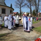 Nowy Wiśnicz. Wdzięczności nic nie ogranicza - nowy pomnik, nowa pieśń i nowy kielich mszalny