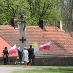 Nowy Wiśnicz. Odsłonięcie i błogosławieństwo obelisku 400-lecia parafii