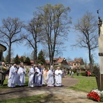 Nowy Wiśnicz. Odsłonięcie i błogosławieństwo obelisku 400-lecia parafii