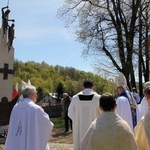 Nowy Wiśnicz. Odsłonięcie i błogosławieństwo obelisku 400-lecia parafii