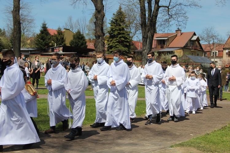 Nowy Wiśnicz. Odsłonięcie i błogosławieństwo obelisku 400-lecia parafii