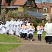 Nowy Wiśnicz. Odsłonięcie i błogosławieństwo obelisku 400-lecia parafii