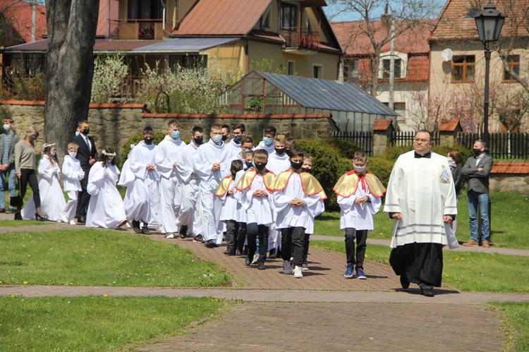 Nowy Wiśnicz. Odsłonięcie i błogosławieństwo obelisku 400-lecia parafii