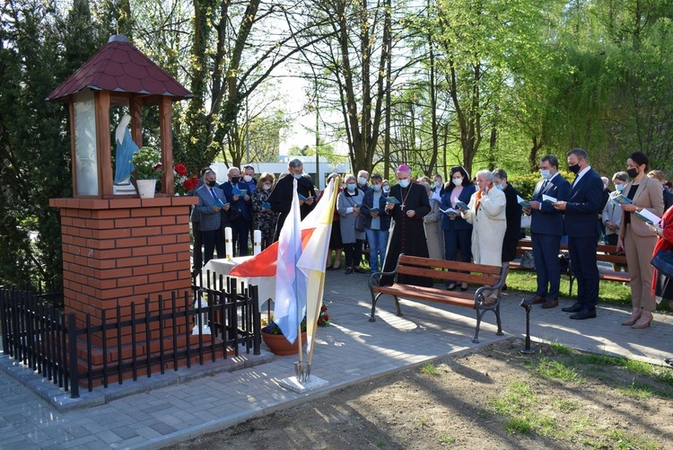 Maryjna kapliczka przy szpitalu