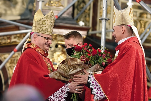 	W czasie celebry  bp Marek złożył życzenia bp. Adamowi z okazji koronkowej rocznicy sakry biskupiej.