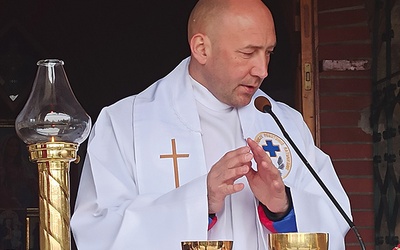 Ks. Maciej Kornecki modlił za ratowników.