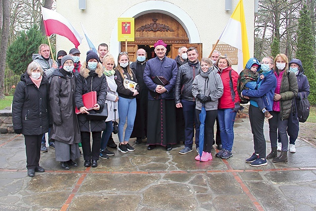 Pątnicy ze Słupska podtrzymali tradycję wędrowania , do sanktuarium.