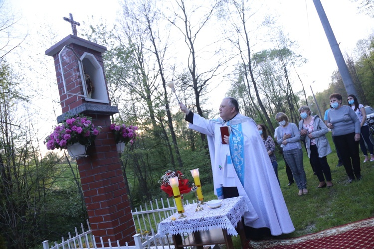 Poświęcenie kapliczki w Łazach Biegonickich