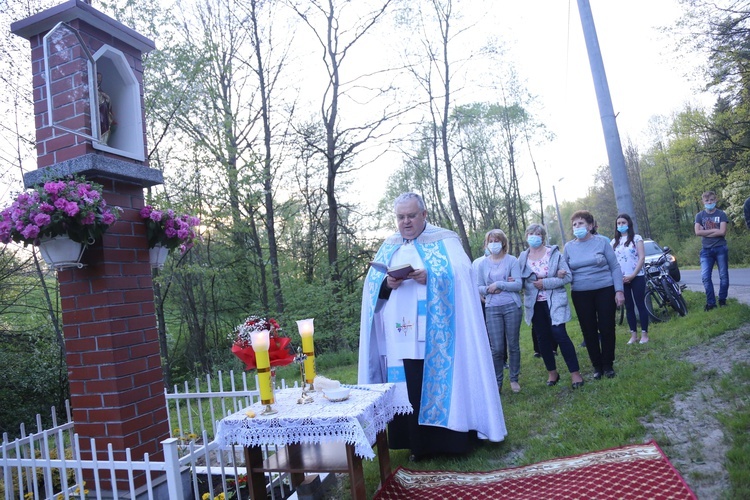 Poświęcenie kapliczki w Łazach Biegonickich