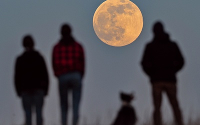 WSCHÓD SUPERKSIĘŻYCA TO ZJAWISKO OCZEKIWANE NIE TYLKO PRZEZ ASTRONOMÓW. 
26.04.2021  SIEVERSDORF, BRANDENBURGIA