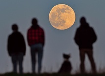 WSCHÓD SUPERKSIĘŻYCA TO ZJAWISKO OCZEKIWANE NIE TYLKO PRZEZ ASTRONOMÓW. 
26.04.2021  SIEVERSDORF, BRANDENBURGIA