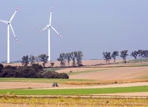 Dobre warunki do produkcji energii wiatrowej występują na północy Polski, zwłaszcza na Helu, w okolicach Koszalina oraz wyspy Wolin.
