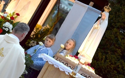 Kilka lat temu o. Zdzisław Świniarski witał Matkę Bożą w Polanicy Zdrój-Sokołówce, dziękując za ustanowienie diecezjalnego sanktuarium.